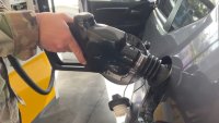 Dale Play: ¿Por qué está aumentando el precio de la gasolina en California?