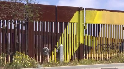 Migrantes se lesionan intentando brincar el muro fronterizo de Tijuana