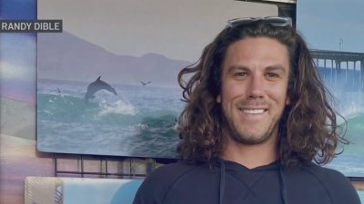 Realizan homenaje en el mar por surfista asesinado en México