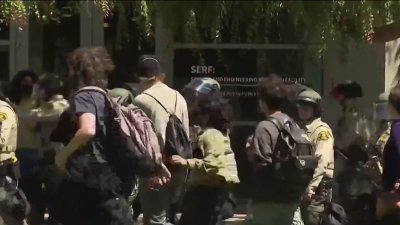 Aprueban irse a huelga por arrestos de estudiantes en UC San Diego
