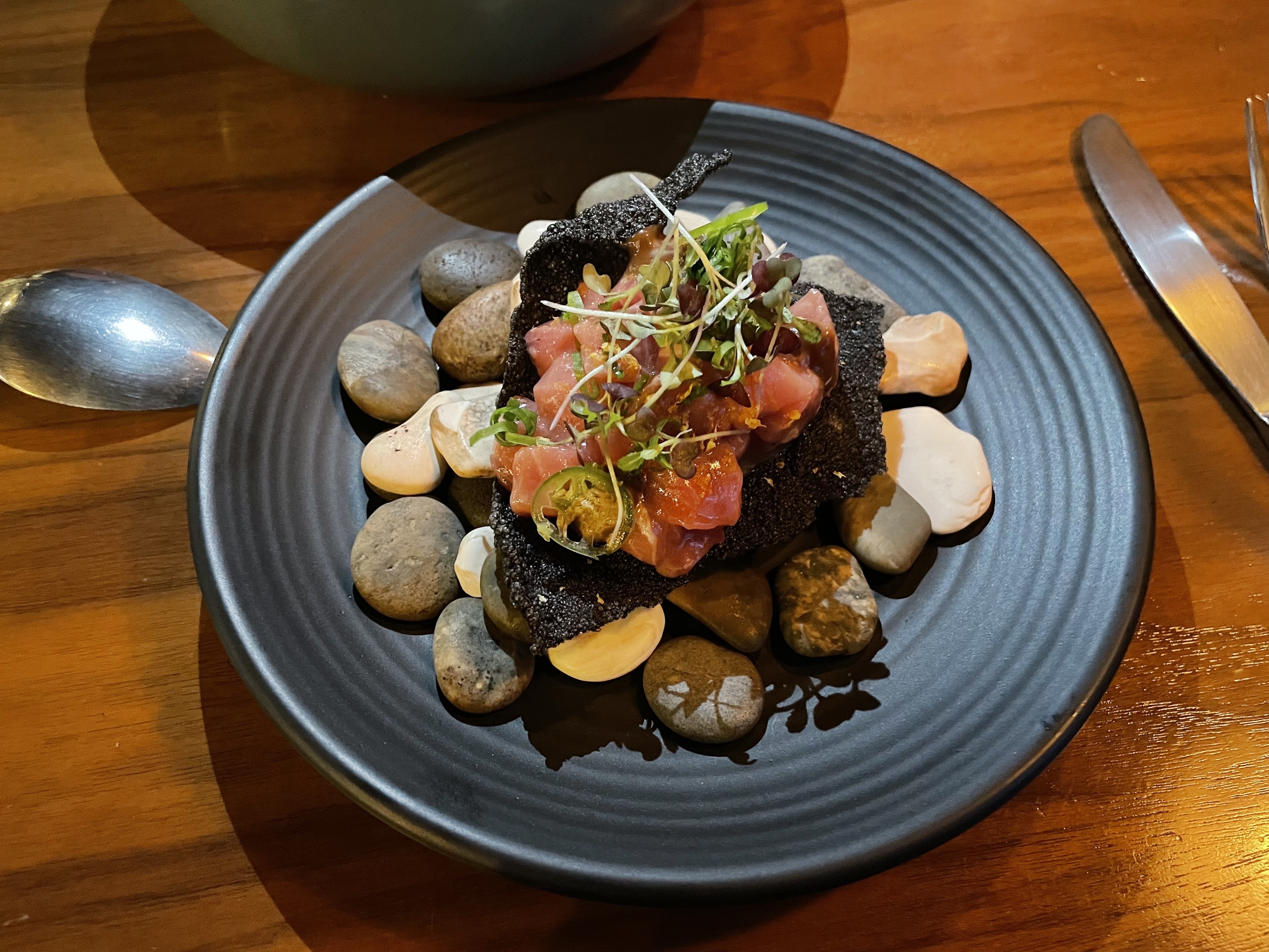 Atún de aleta azul de la región de Baja California se presenta como un bocado lleno de sabor en Oryx en Tijuana, México. (NBC 7 San Diego)