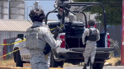 Mueren dos personas baleadas en su auto en Tijuana