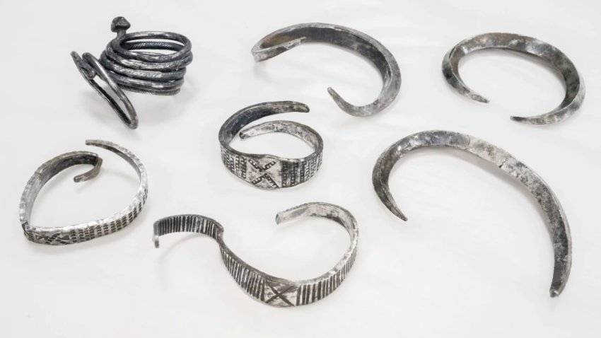 Los expertos en arqueología estiman que la fecha de los anillos probablemente sea de principios de la era vikinga.