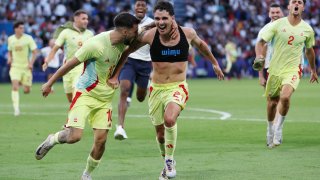 Sergio Camello celebra su segundo gol ante Francia en el partido por el oro olímpico, este viernes en París.