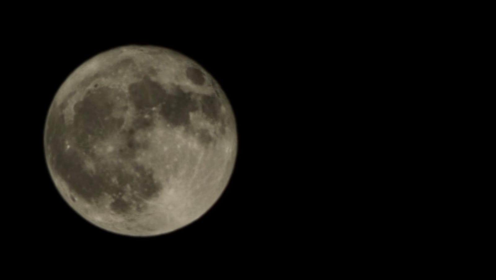 Nuestro productor digital Rafael Colorado compartió una foto de la luna desde Tijuana. 19 de agosto 2024.