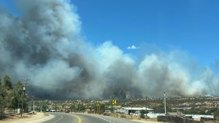 Incendio forestal en el área de Cerro Azul en Tecate. Foto: Bomberos de Tecate