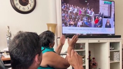 Mexicanos en San Diego celebran la llegada al poder de Claudia Sheinbaum