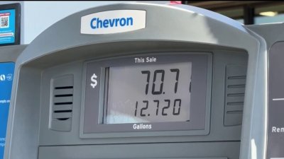 Newsom aprueba ley que regulará el precio de la gasolina en California