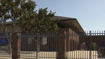 Madre alega fallas de seguridad en una escuela de Coronado tras desaparición de su hija