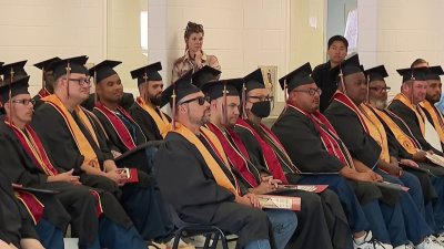 Southwestern College Realizan ceremonia de graduación de reclusos