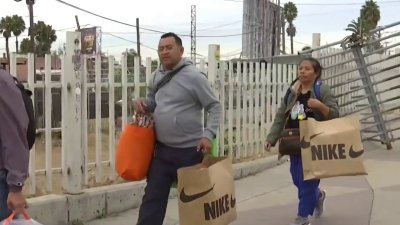 Tijuanenses aprovechan el Black Friday en San Diego