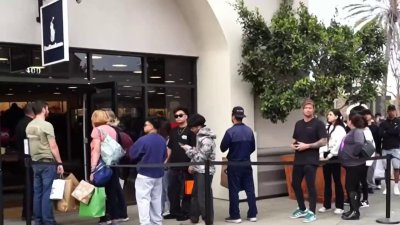 Familias aprovecha el Black Friday en tiendas de San Diego