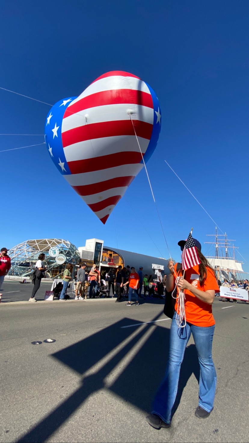 El Desfile del Día de los Veteranos de San Diego marchó por Harbor Drive, a lo largo de la Bahía de San Diego. 11 DE NOVIEMBRE 2024.