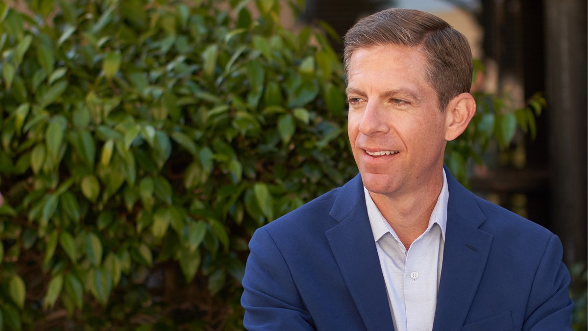 Mike Levin derrota a Matt Gunderson en el Distrito 49 Telemundo San