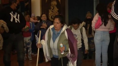 Feligreses acuden a dar gracias a la Virgen de Guadalupe en Tijuana