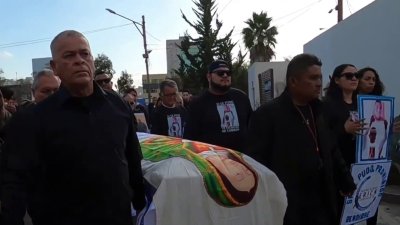 Familiares y amigos dan el último adiós a Erick Carrillo