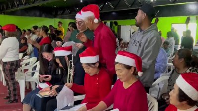 Migrantes en Tijuana celebran posada en albergue de Tijuana