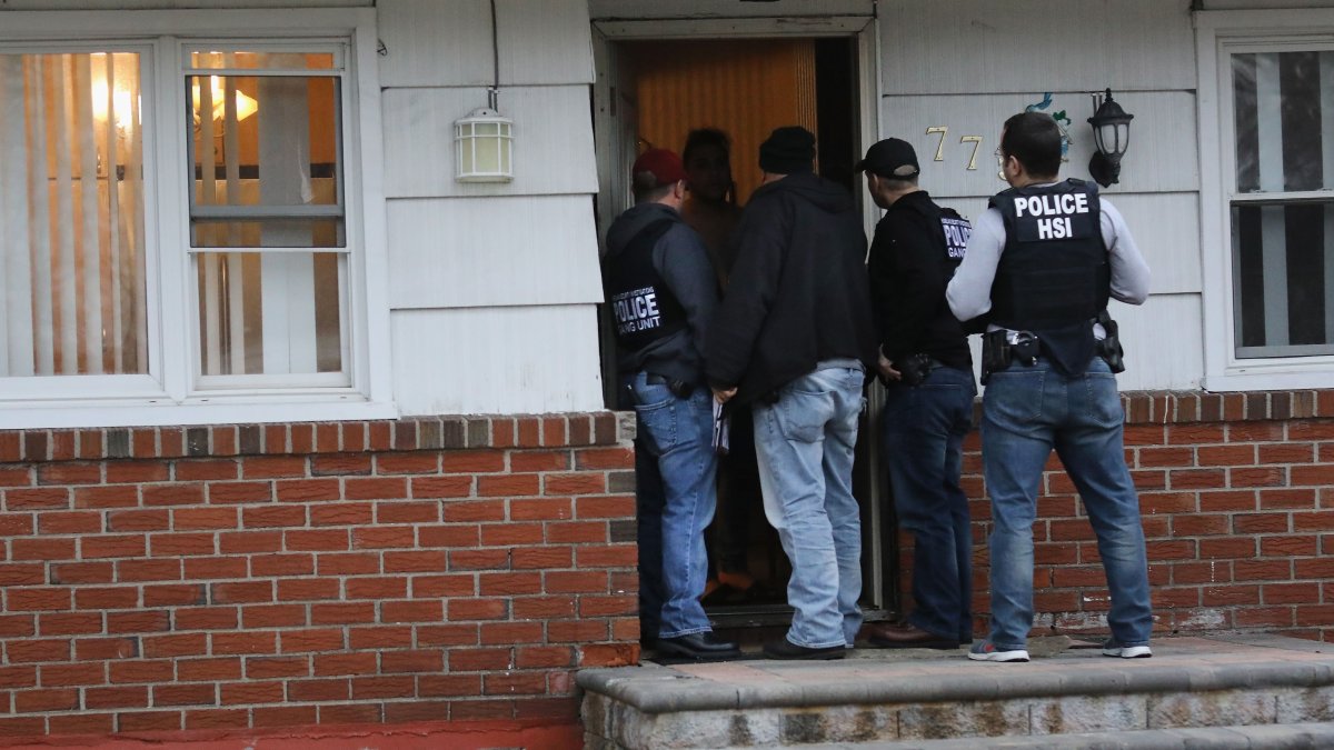 Qué hacer si agentes de ICE tocan a tu puerta – Telemundo San Diego (20)