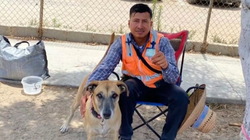 Jorge llevaba trabajando como “viene, viene” en Playas de Tijuana al menos el último año y aún tenía el sueño de llegar a Estados Unidos. Foto: Daniel Andrade