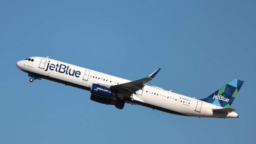 EE.UU. multa con dos millones de dólares a JetBlue por los retrasos crónicos de sus vuelos