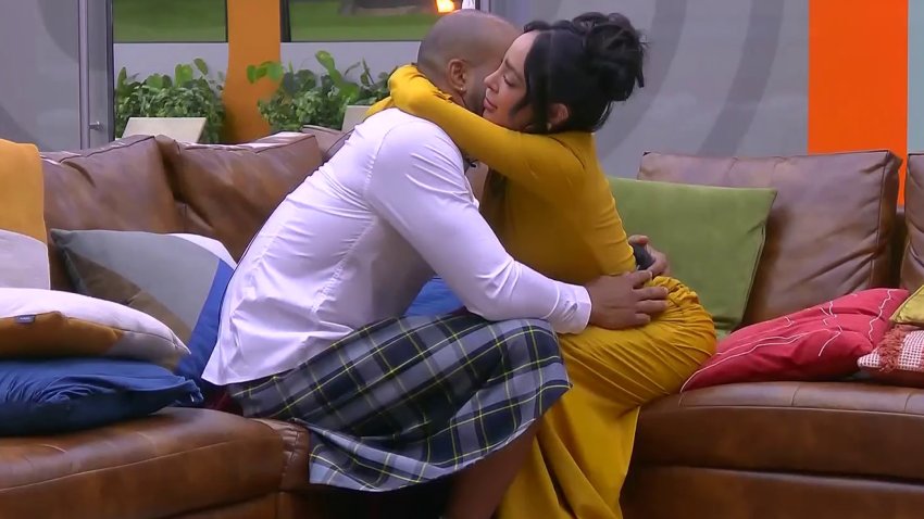 Video: Caramelo se derrite ante Manelyk y vuelve a caer en su seductor juego
