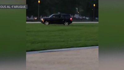 Conductor maneja a toda velocidad por el National Mall en DC
