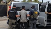 Redadas migratorias llegan al campo californiano con agentes correteando a trabajadores