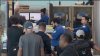 Organizaciones brindan apoyo a agentes de TSA durante cierre de gobierno