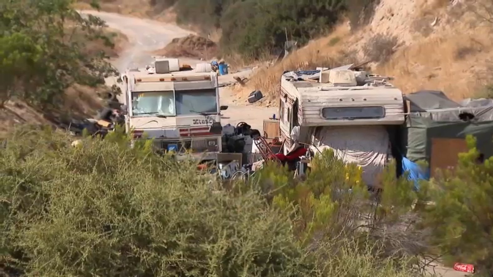Calles Marginales Ciudadanos inconformes con campamento improvisado en Otay Mesa West ...